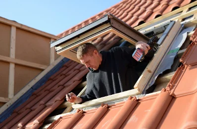 Pose de fenêtres de toit Velux à Foucrainville